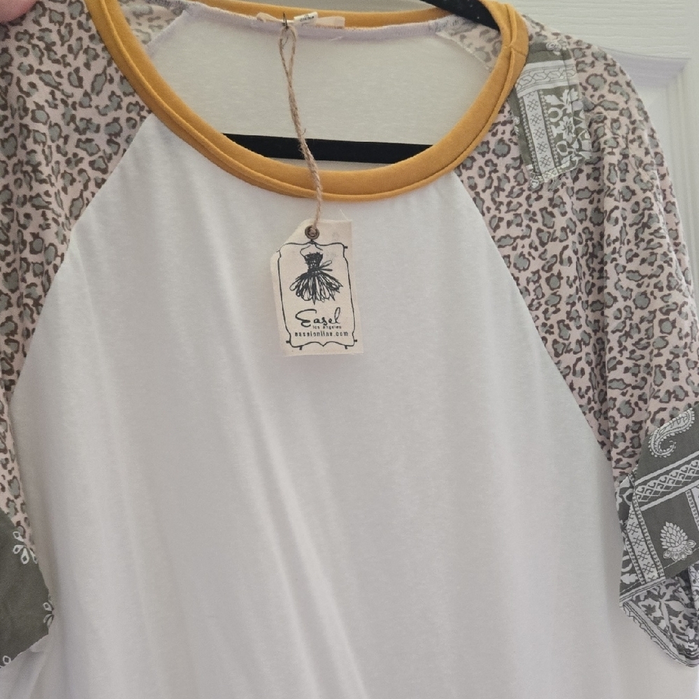 Easel Women's White and Gold Raglan Top